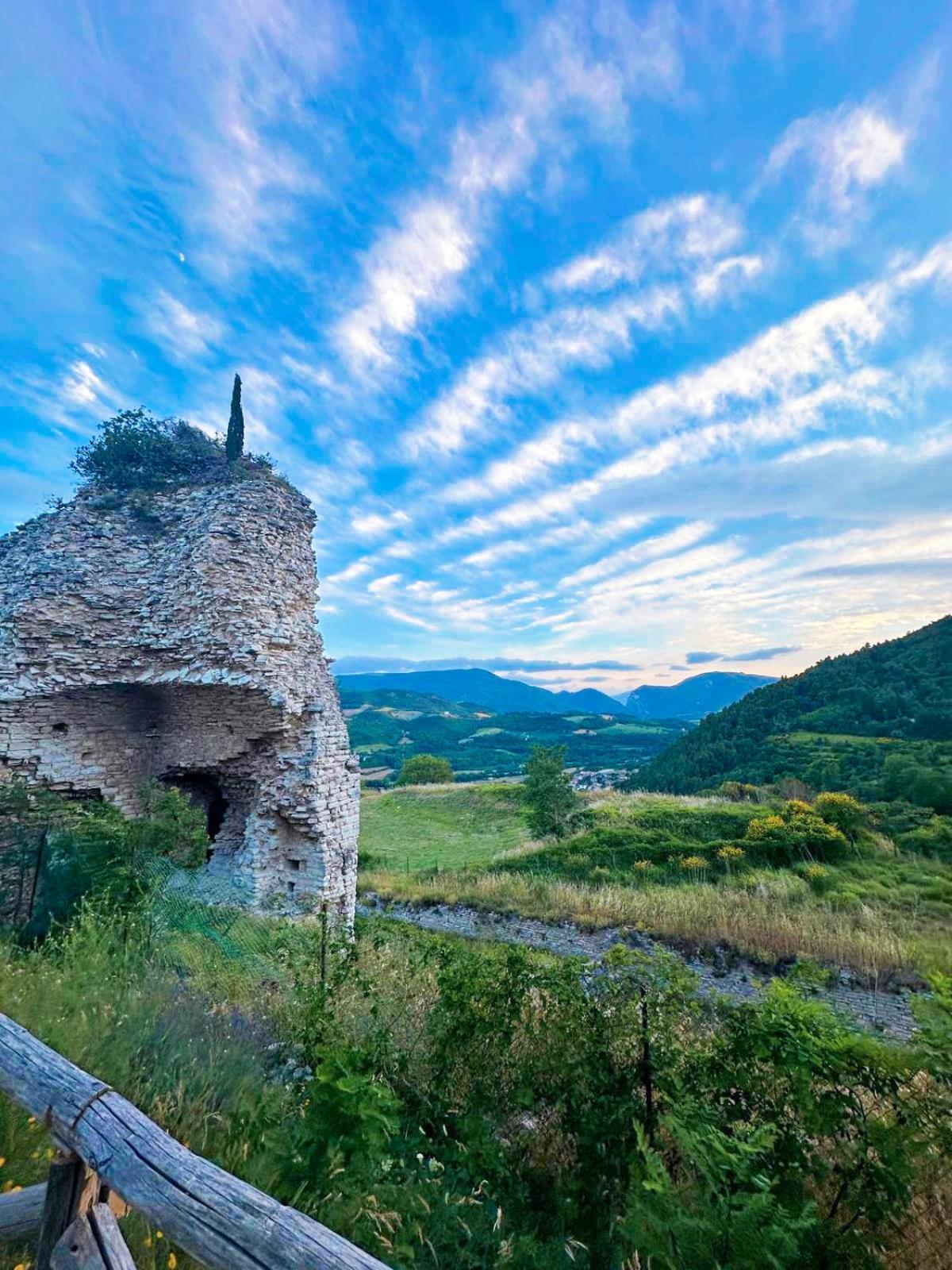 Locanda La Rocca Residenza D'Epoca Fossombrone Buitenkant foto